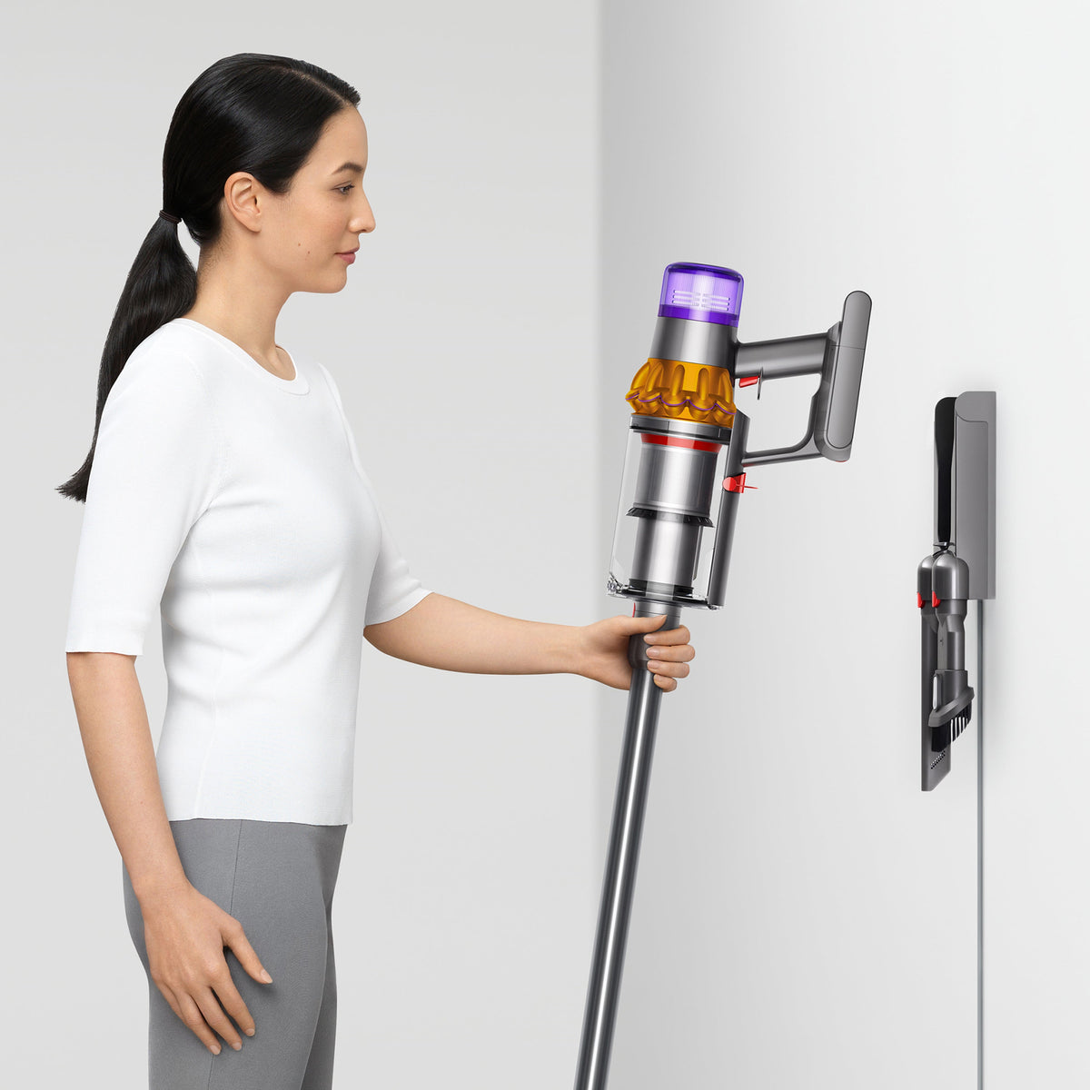 V15 Detect Cordless Vacuum in Yellow & Nickel