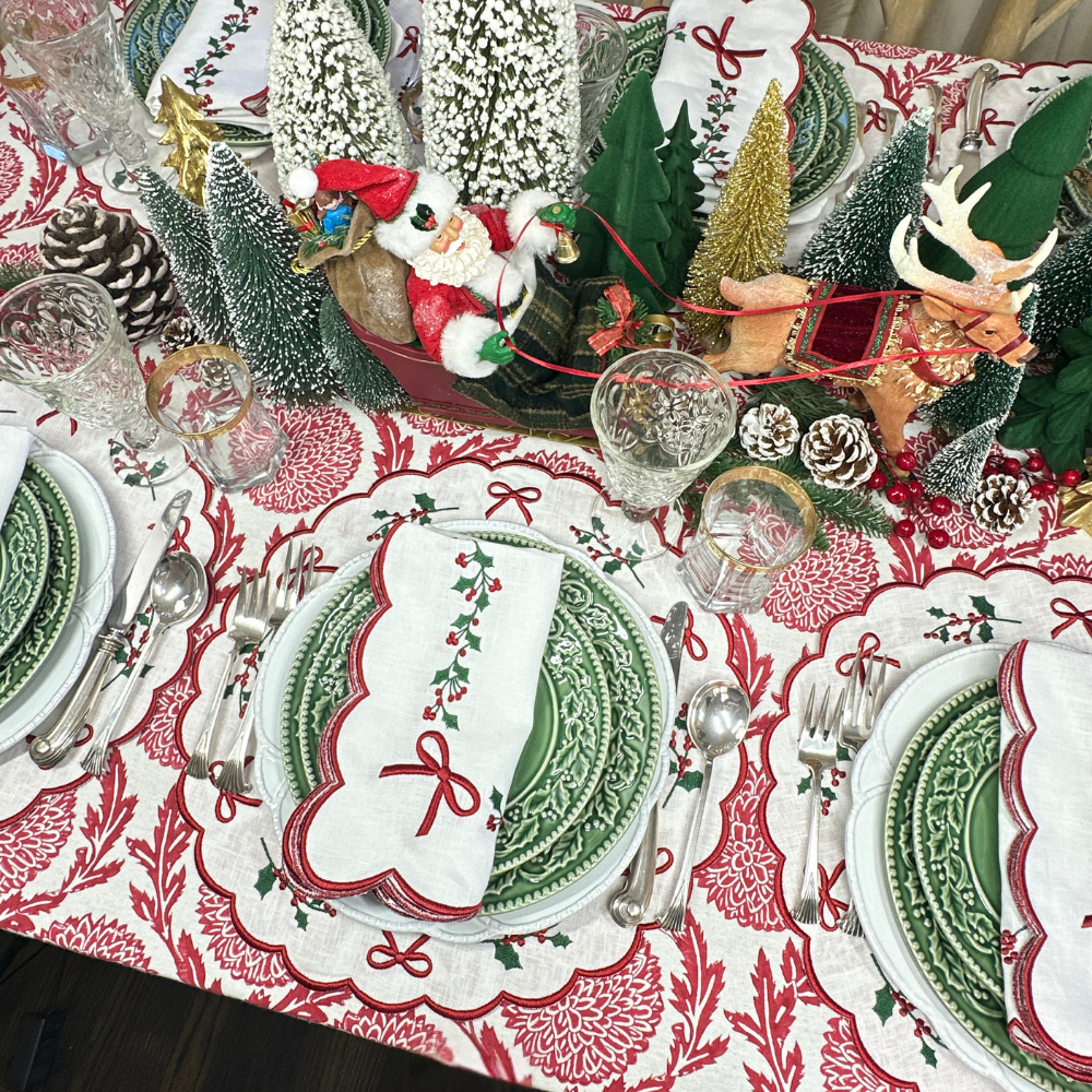 Studio Collection in Linen: Holly & Bows Placemat, Set of 4