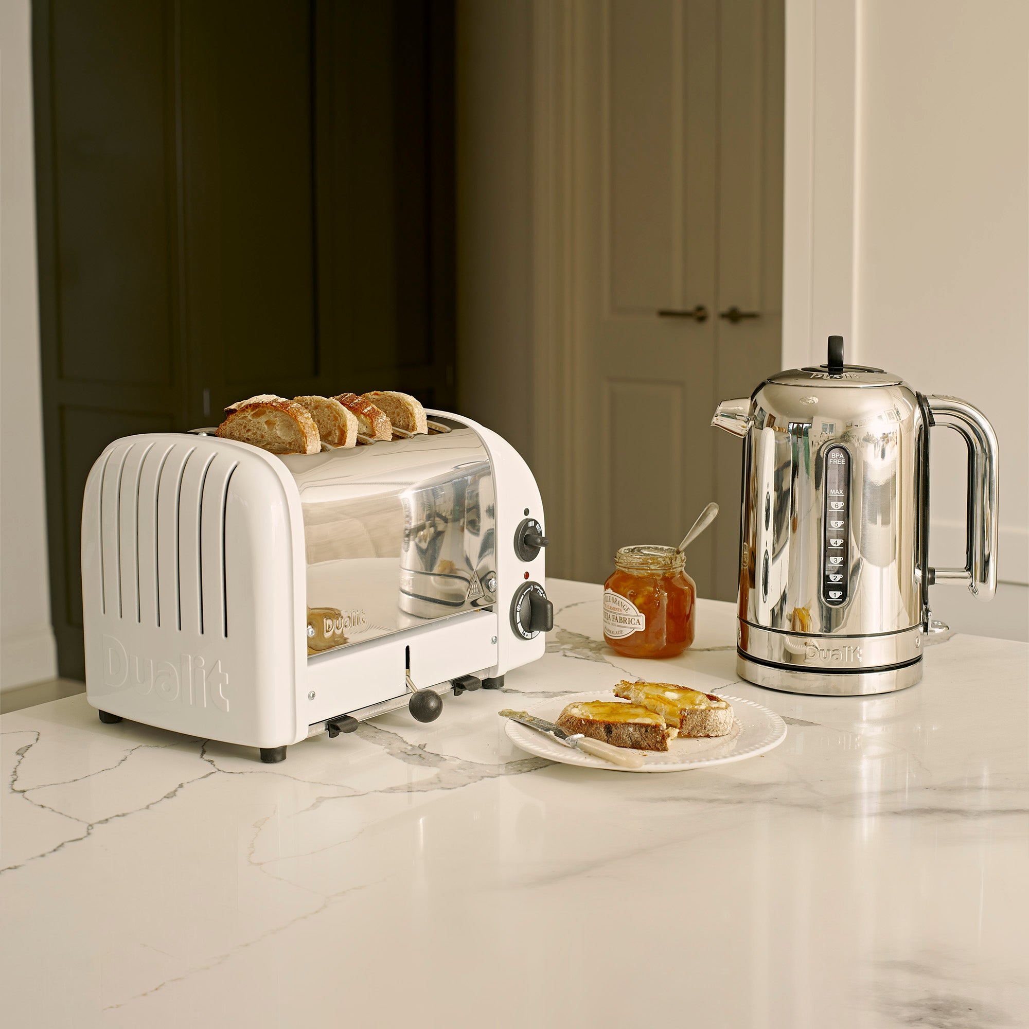 4 Slot Classic Toaster in White