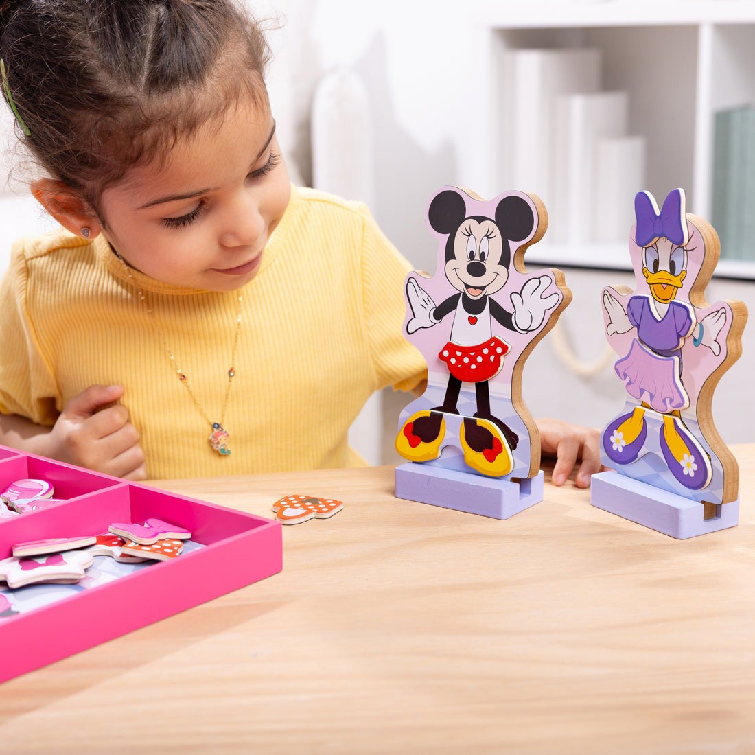 Disney Magnetic Dress Up Minnie & Daisy