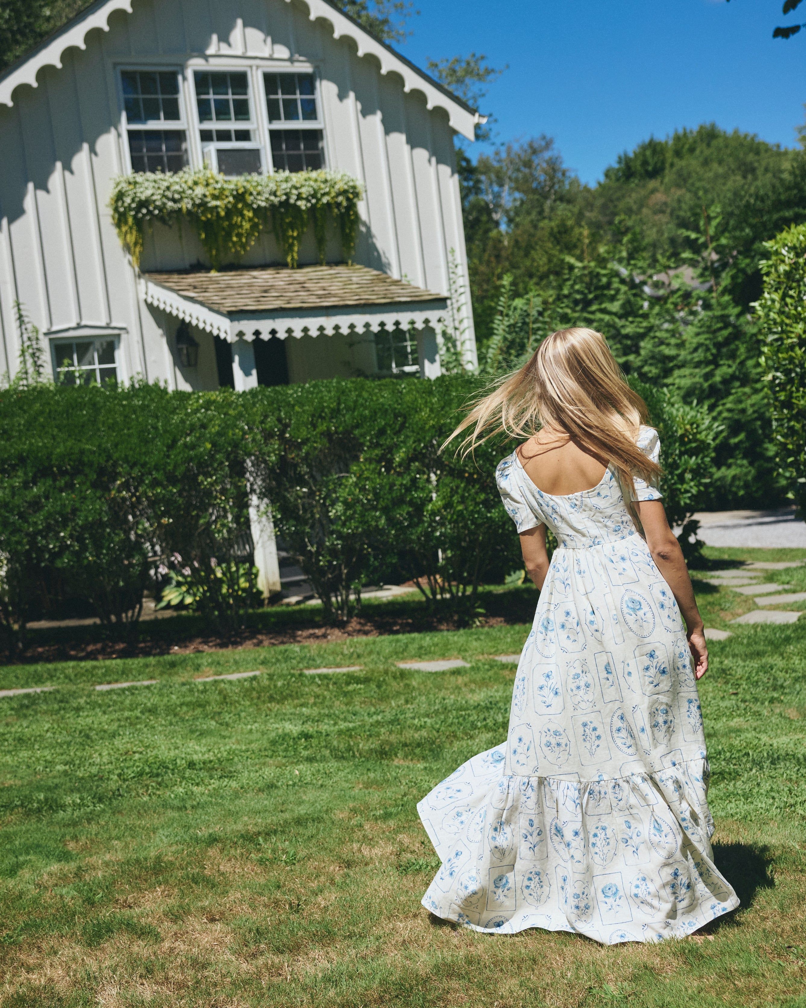 Louise New York | Over The Moon