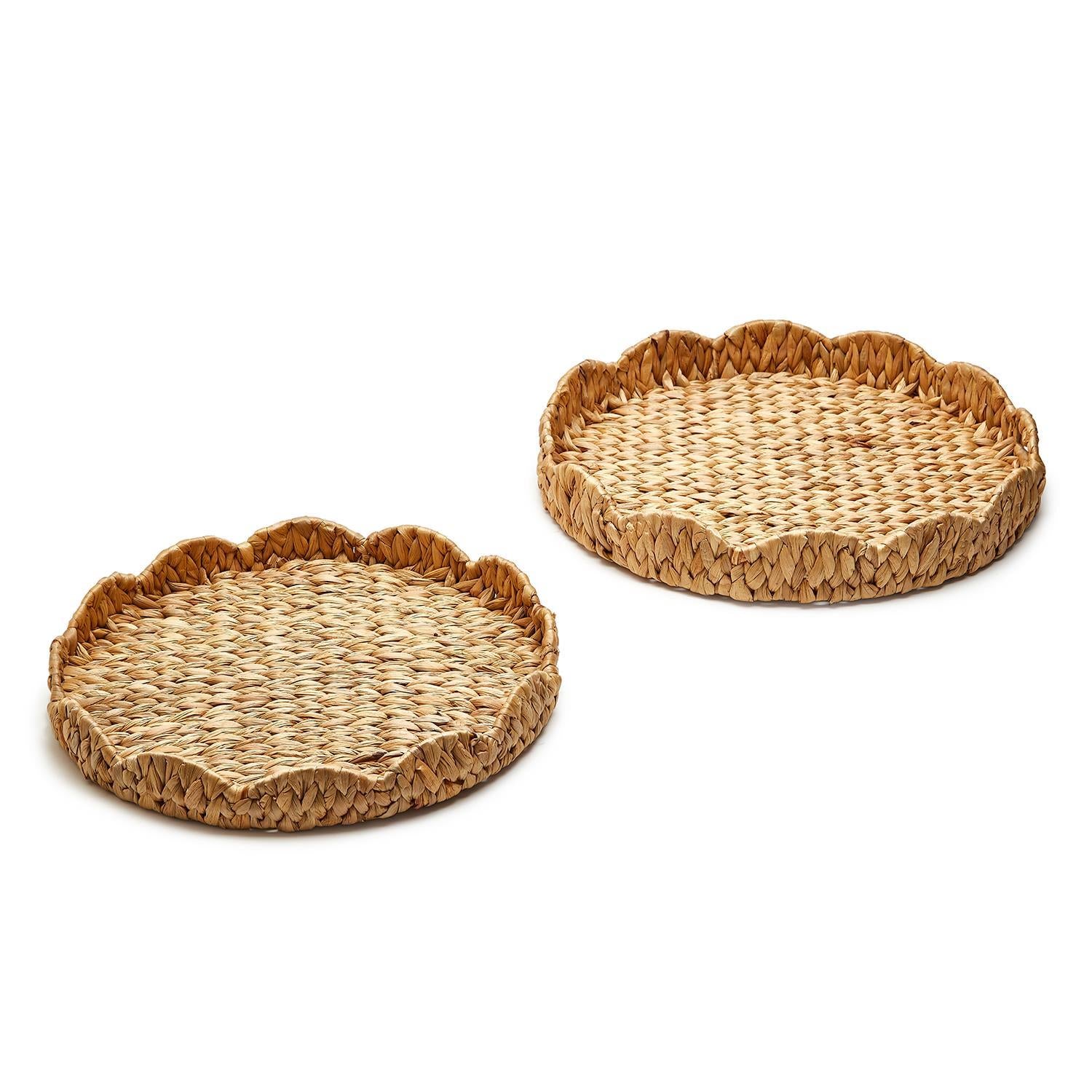 Scalloped Edge Round Tray in, Set of 2