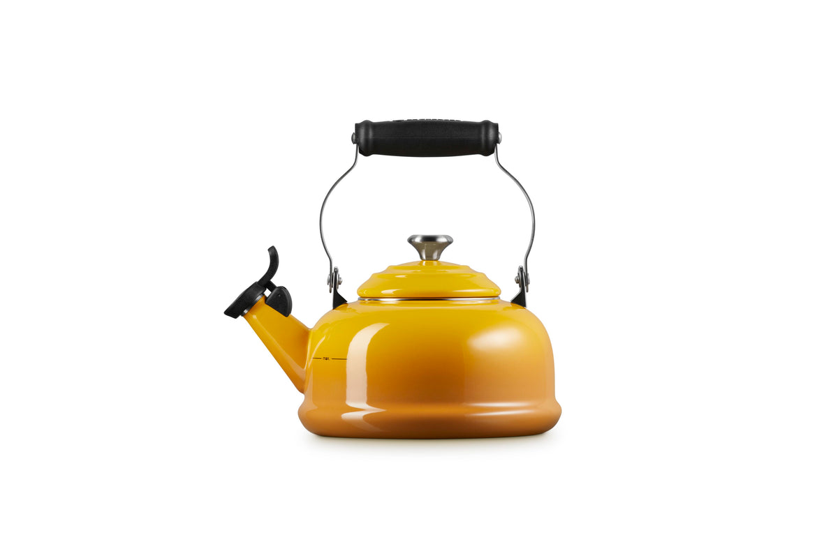 Le Creuset Classic Whistling Kettle, 1.7 qt., Nectar