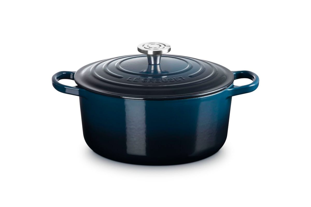 Signature Round Dutch Oven 5.5qt  in Nuit