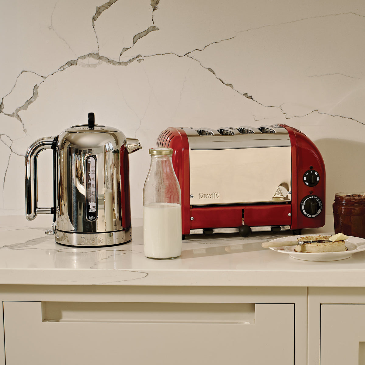 4 Slot Classic Toaster in Red