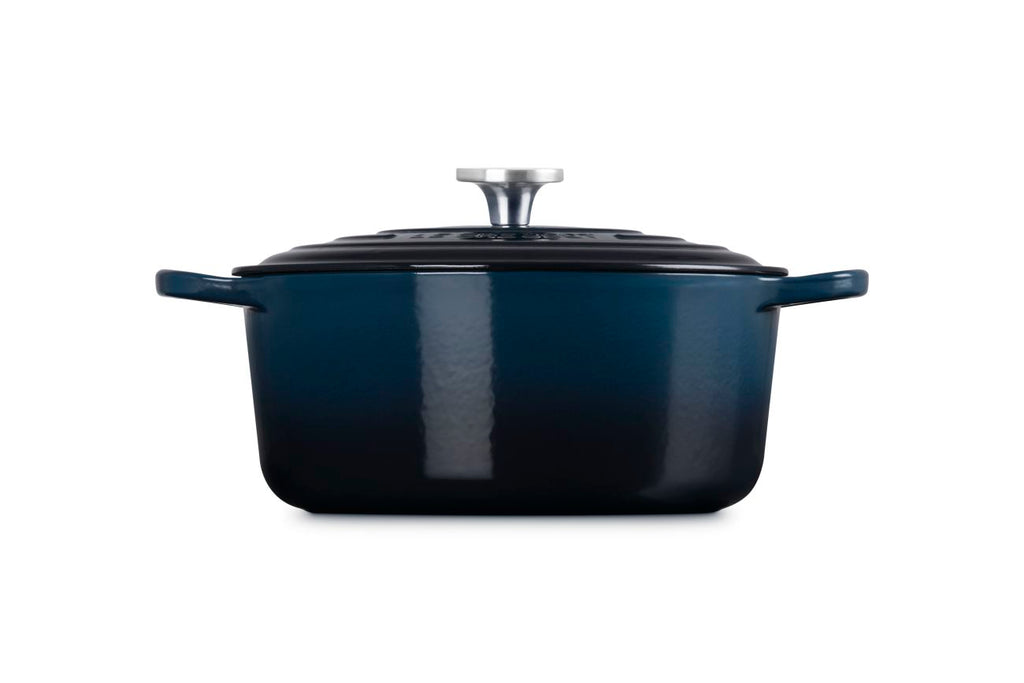 Signature Round Dutch Oven 7.25qt  in Nuit