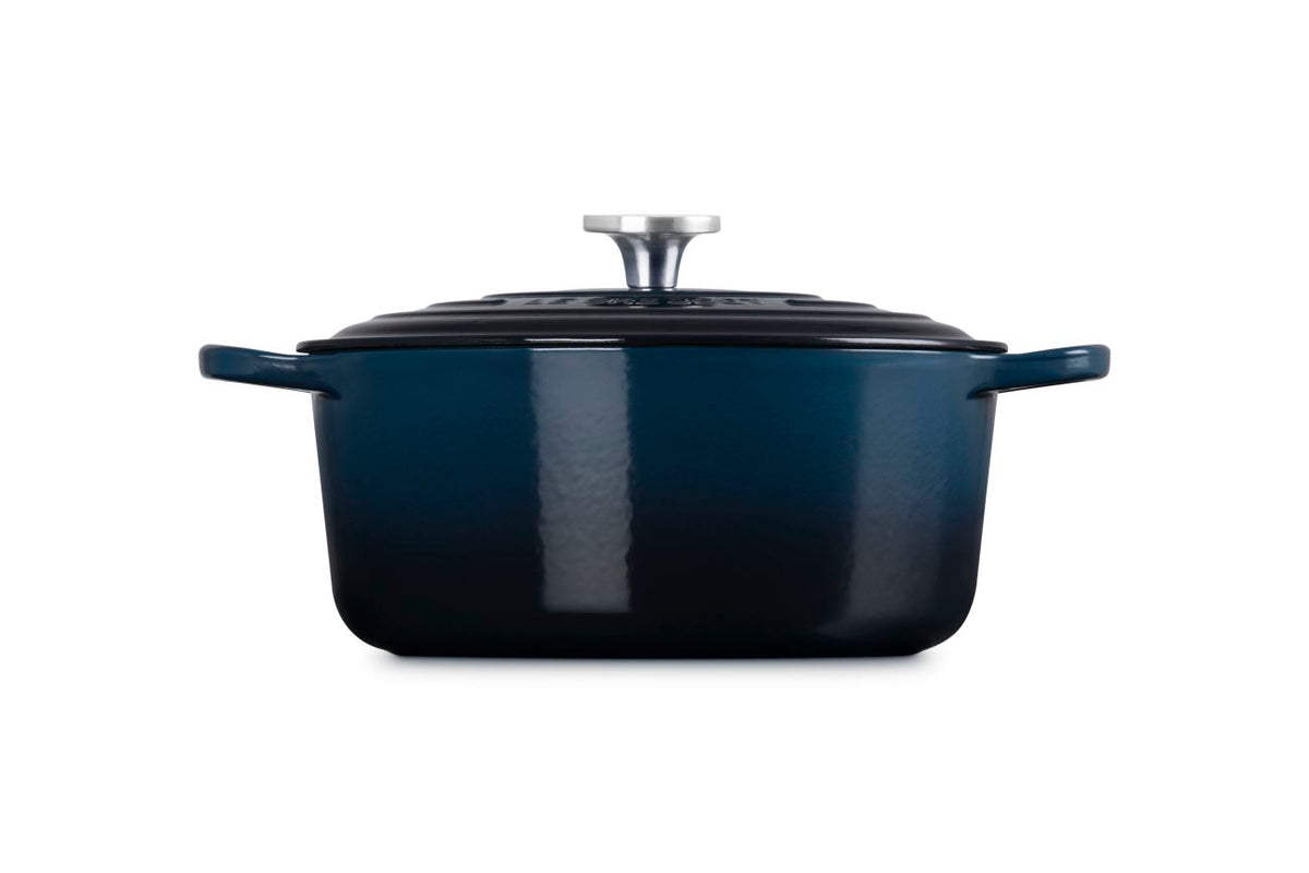 Signature Round Dutch Oven 7.25qt  in Nuit
