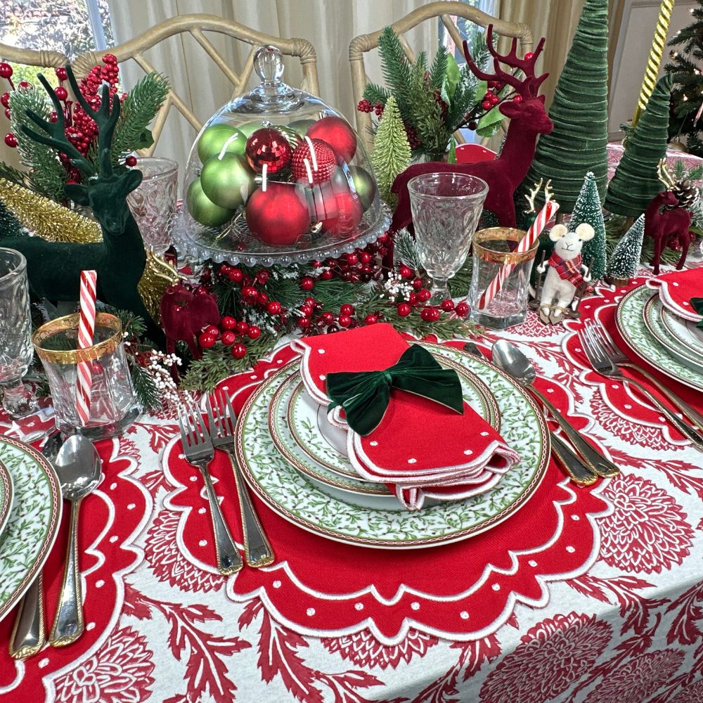 red flower and vine table cloth and red ava luxury placemats green velvet bows, Christmas tablescape