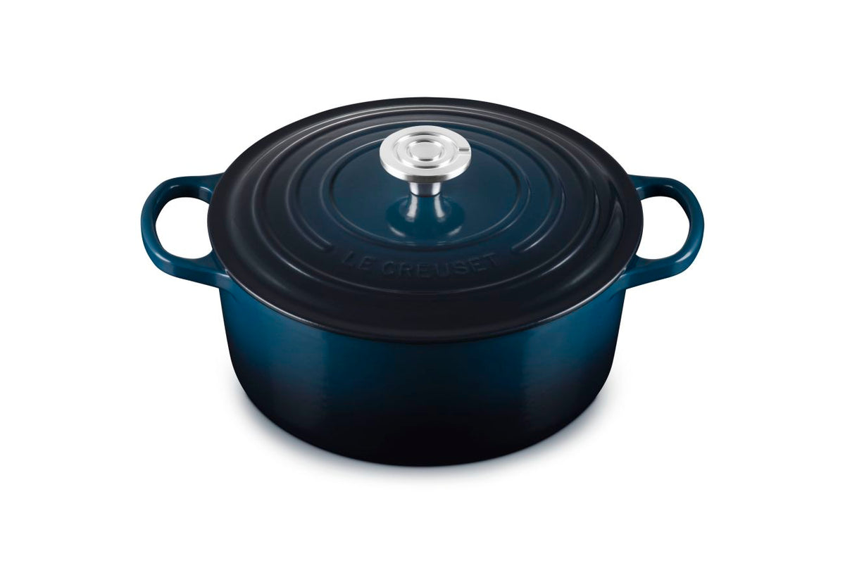 Signature Round Dutch Oven 5.5qt  in Nuit