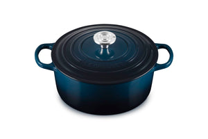 Signature Round Dutch Oven 5.5qt  in Nuit