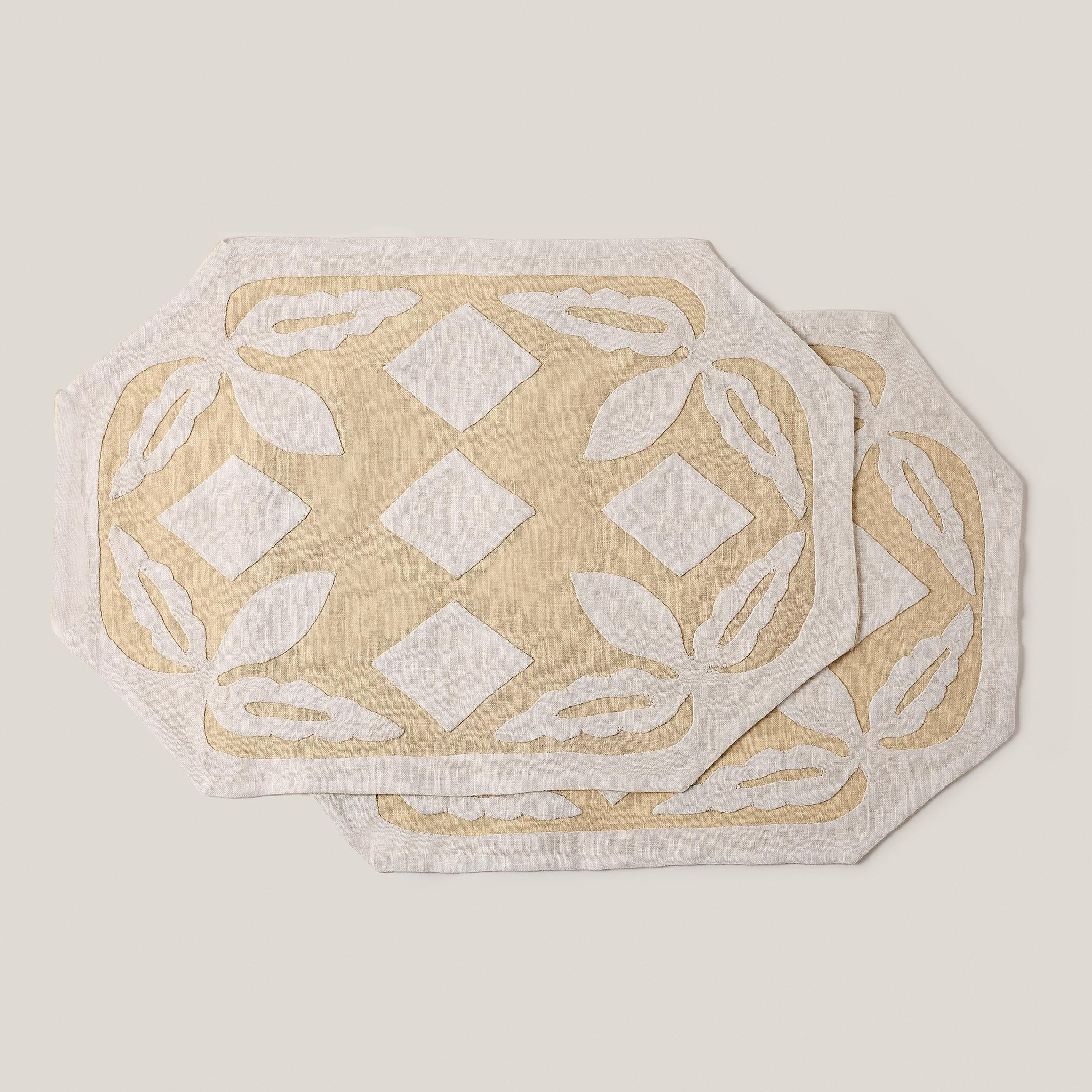 Les Clairs-Obscurs Placemat in Ivory & Light Yellow