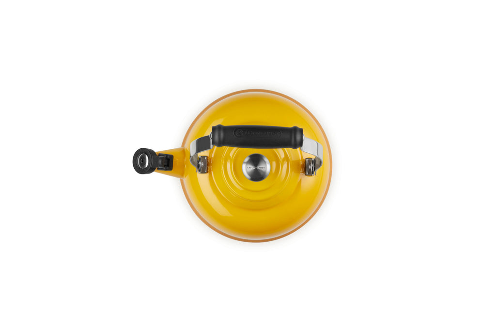 Le Creuset Classic Whistling Kettle, 1.7 qt., Nectar