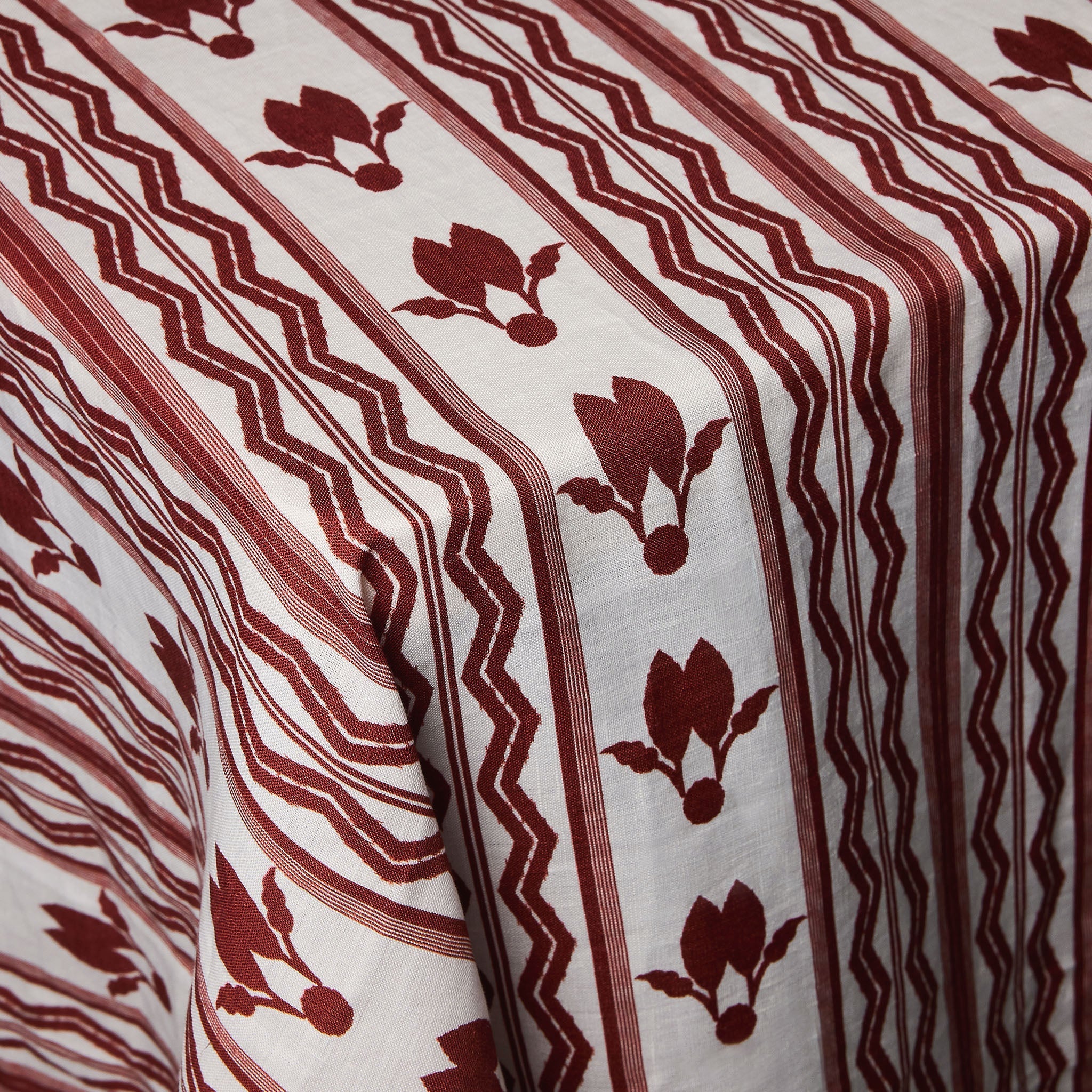 Les Allées de Pins Tablecloth in Red & White - 66" x 126"