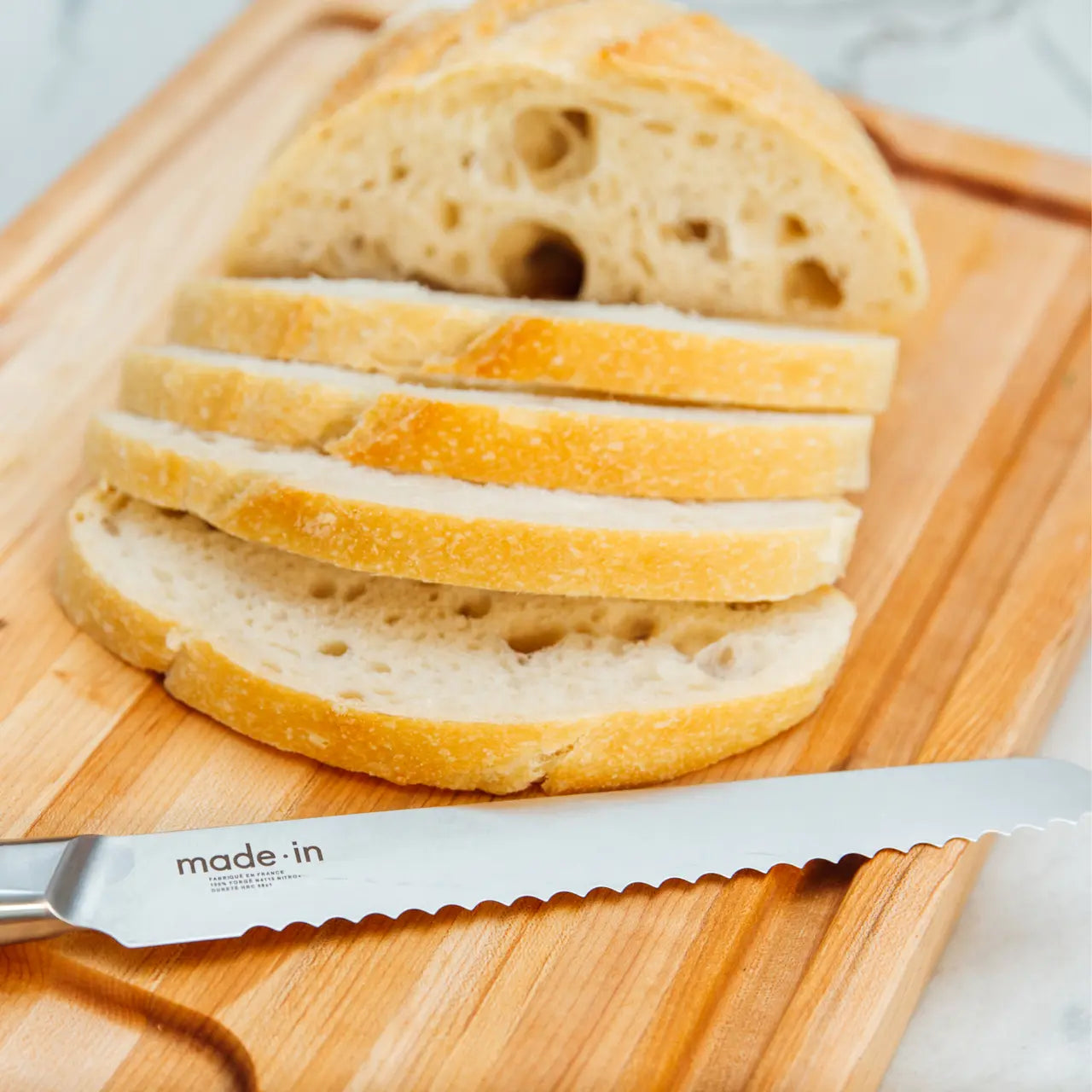 Bread Knife in Pomme Red