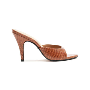 Clea Sandal in Miele