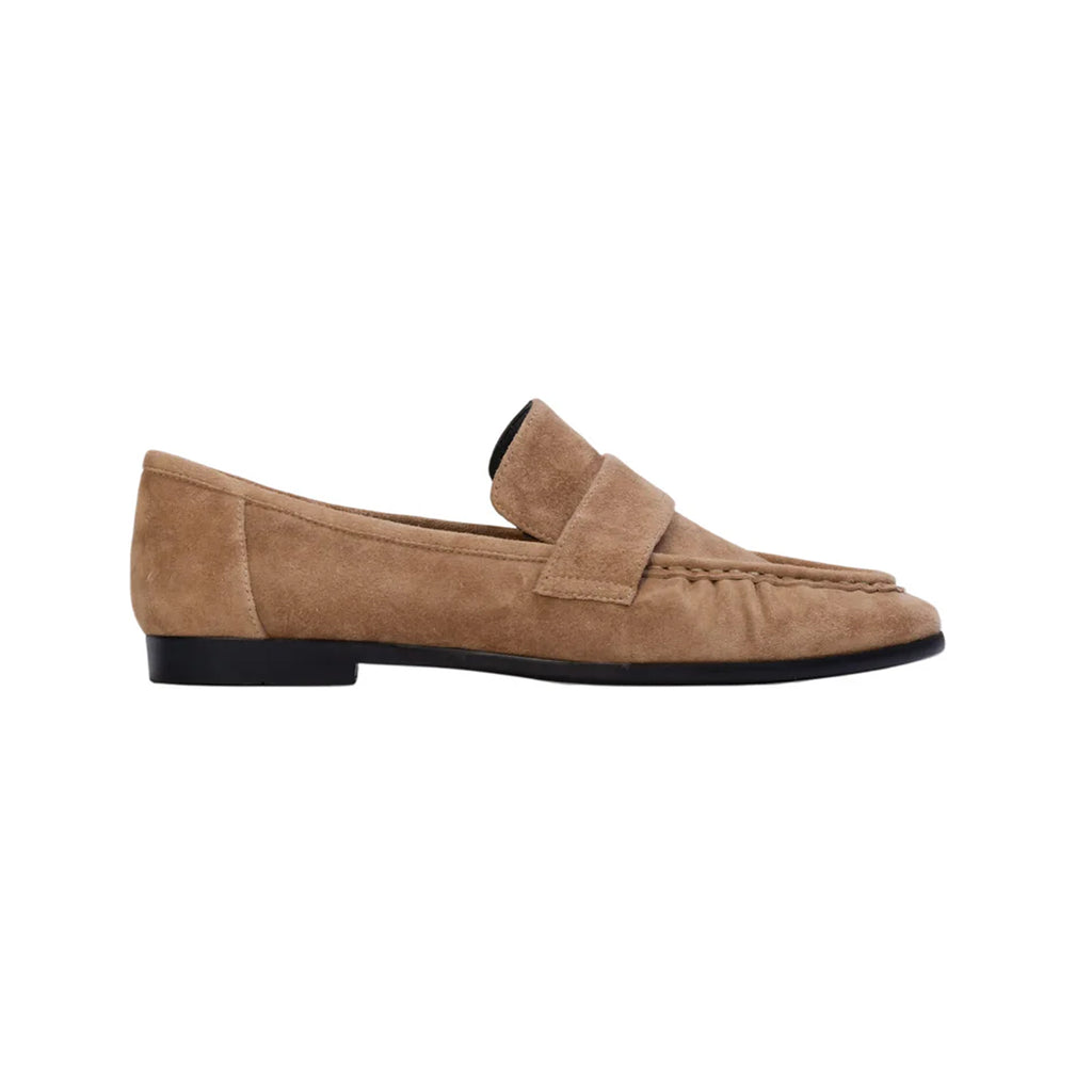 Arrow Loafer in Latte Suede