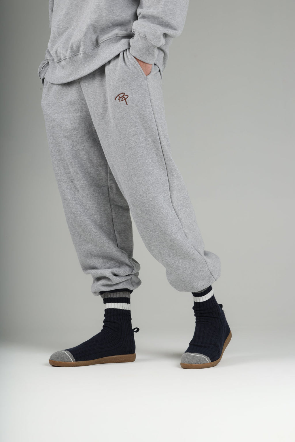 Men’s Varsity Strolls in Collegiate Navy