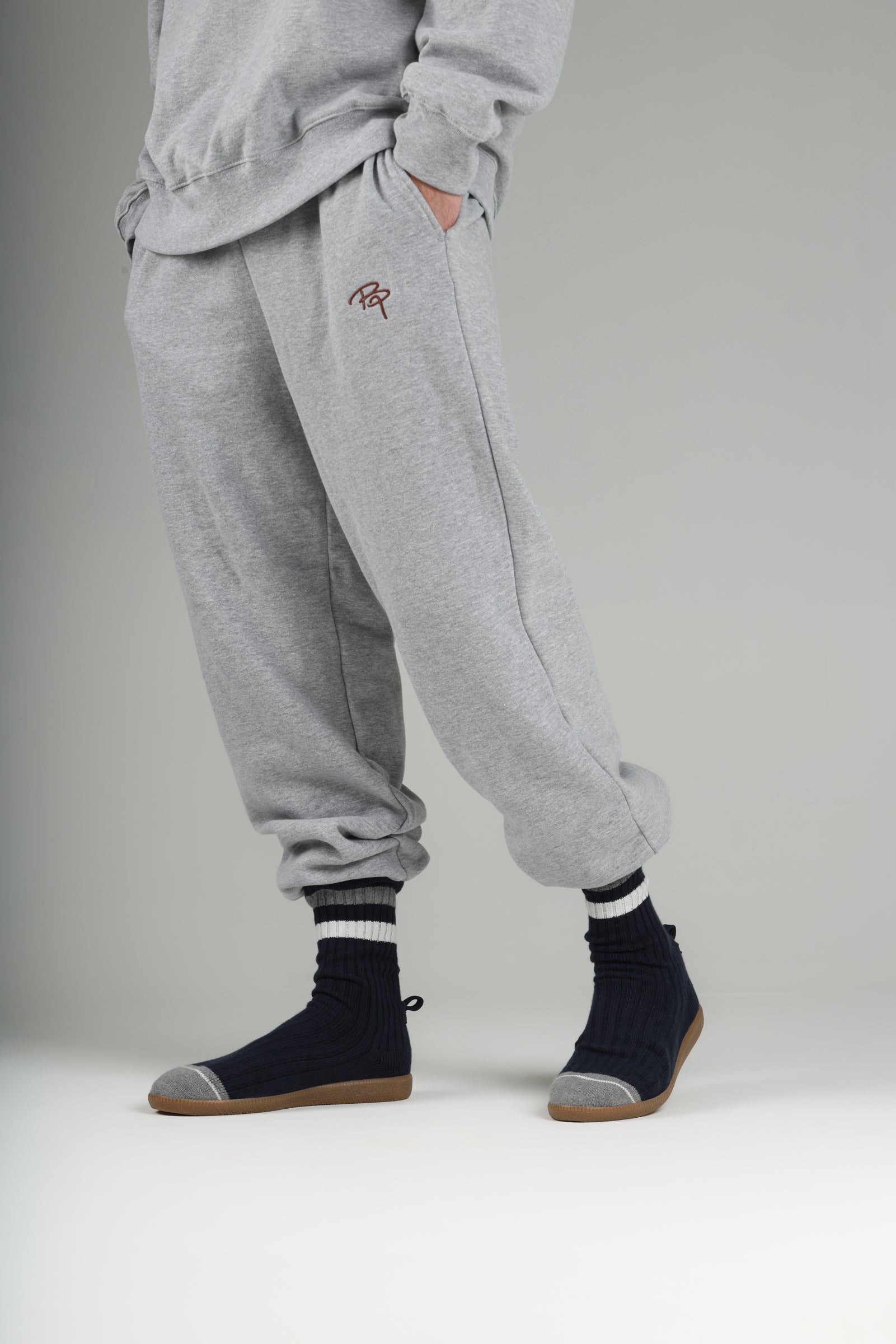 Men’s Varsity Strolls in Collegiate Navy
