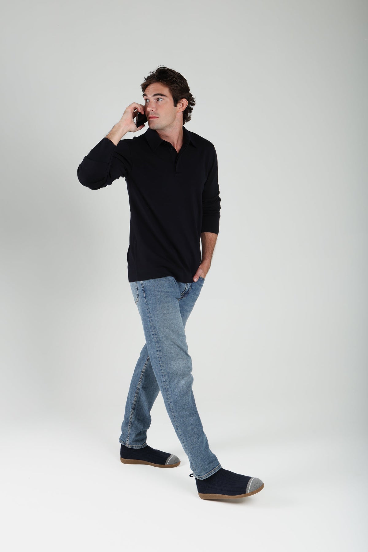 Men’s Varsity Strolls in Collegiate Navy