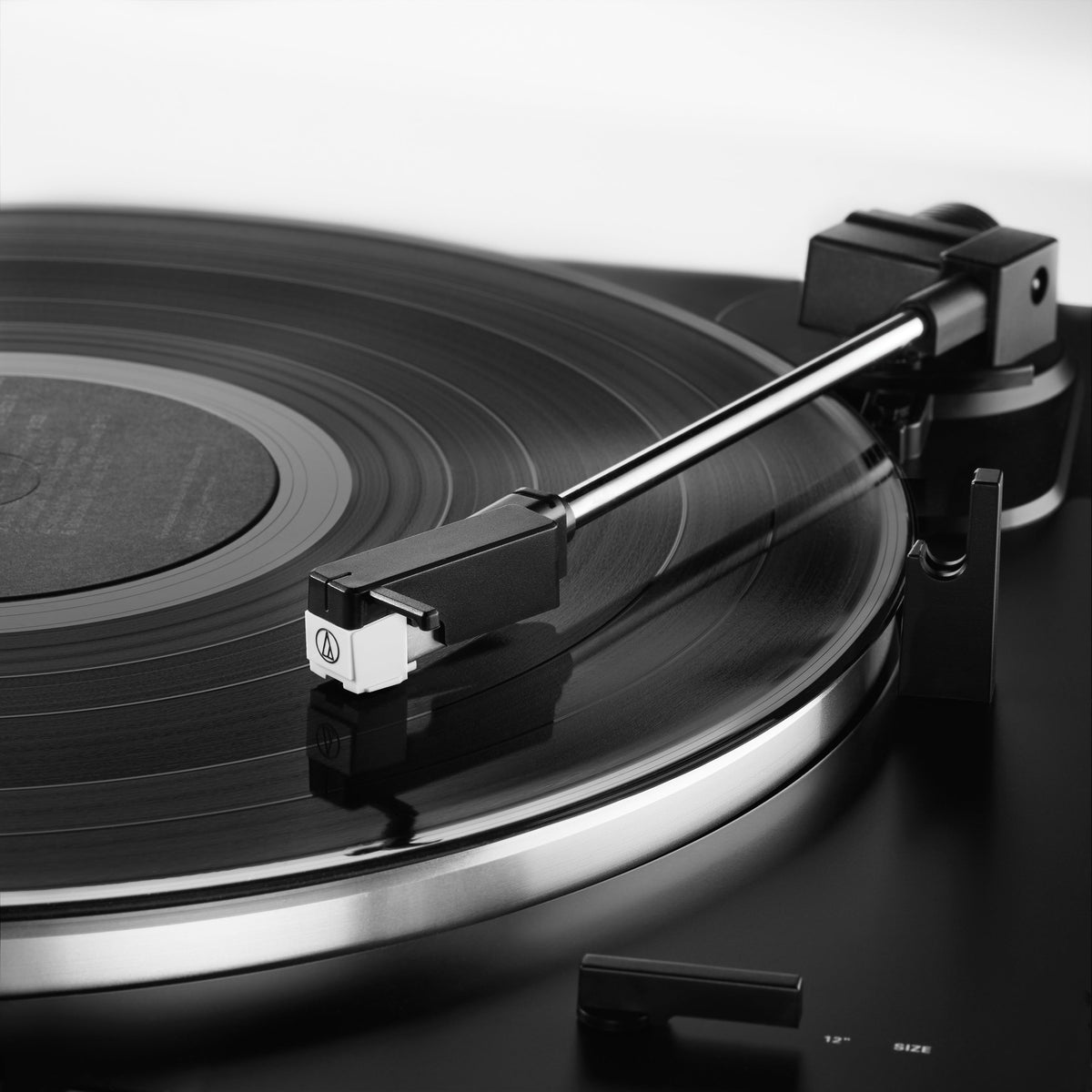 LP60XBT Fully Automatic Wireless Belt-Drive Turntable in Black