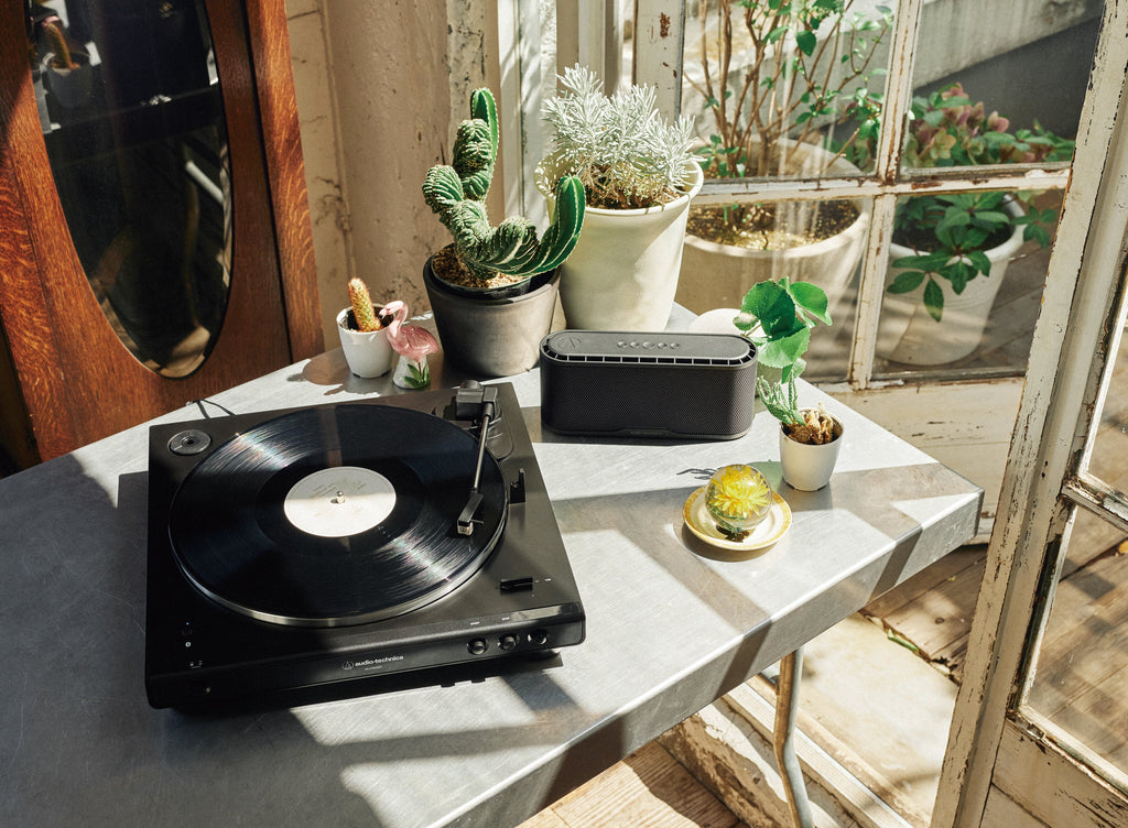 LP60XBT Fully Automatic Wireless Belt-Drive Turntable in Black