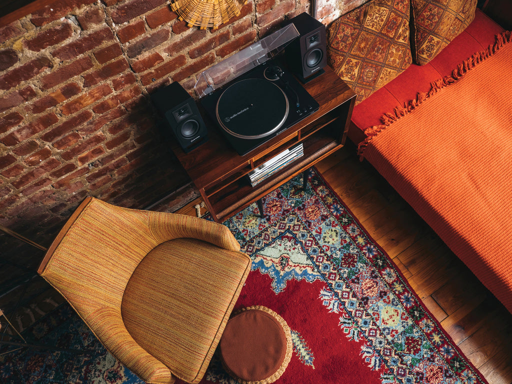 Fully Automatic Belt-Drive Turntable in Black