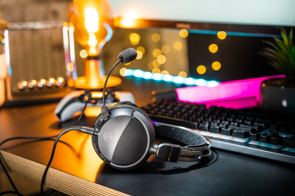 High-Fidelity Closed-Back Wired Gaming Headset in Black