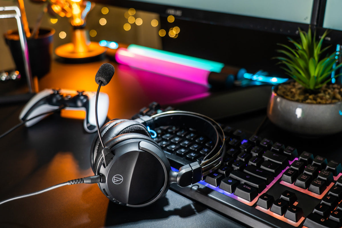 High-Fidelity Closed-Back Wired Gaming Headset in Black