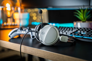 High-Fidelity Closed-Back Wired Gaming Headset in White