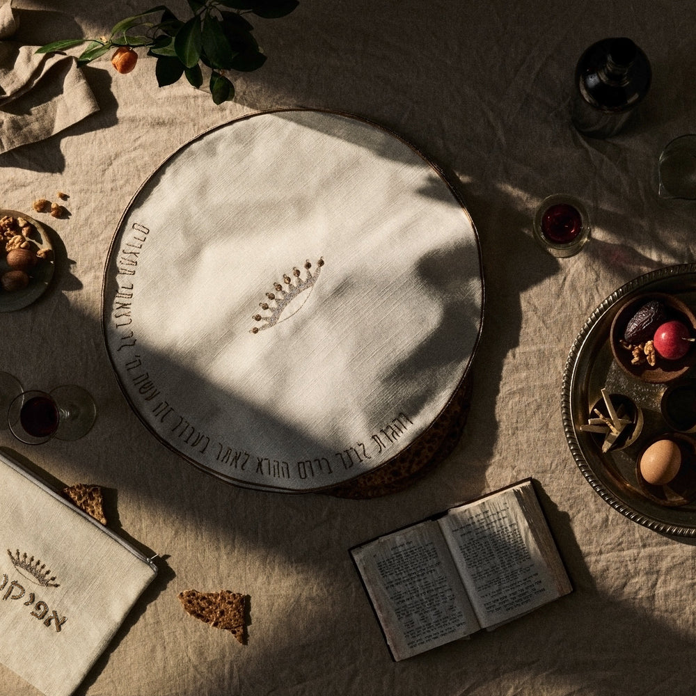 Judah Matzah Cover, Crown