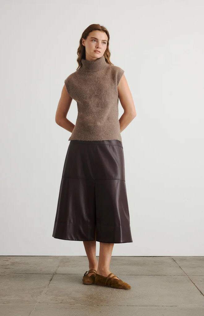 Aaron Sweater Vest in Walnut