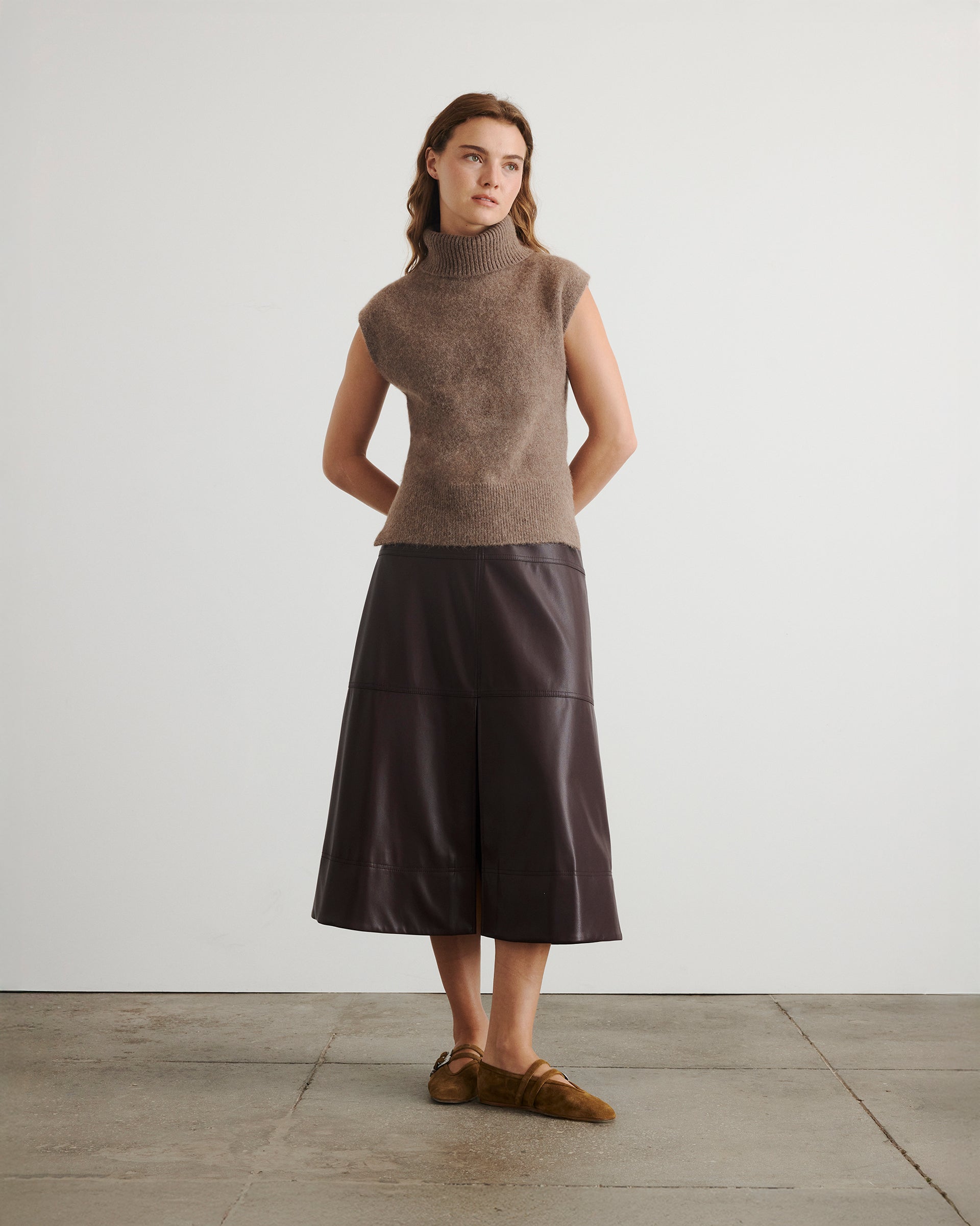 Aaron Sweater Vest in Walnut