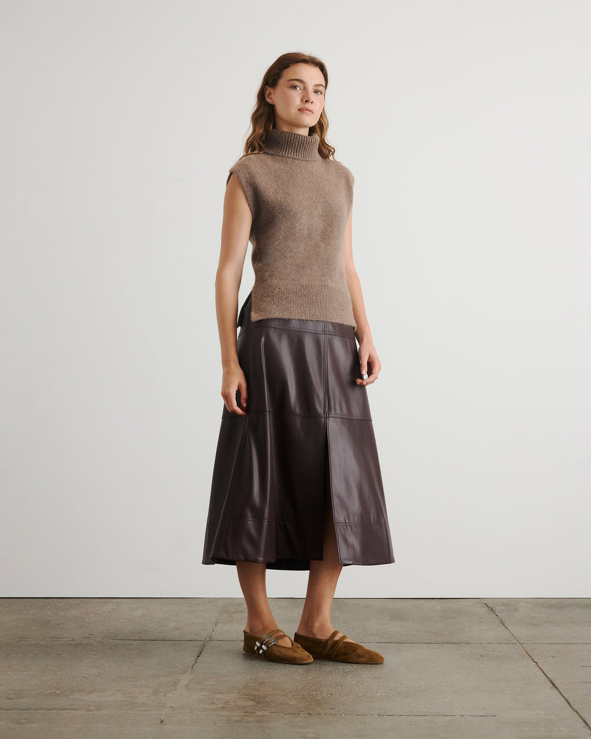 Aaron Sweater Vest in Walnut