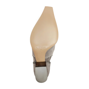 Victoria Saddle in Cement