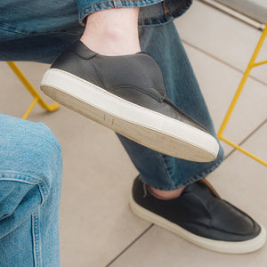 Men's Black Pebbled Leather Pitti Sneaker