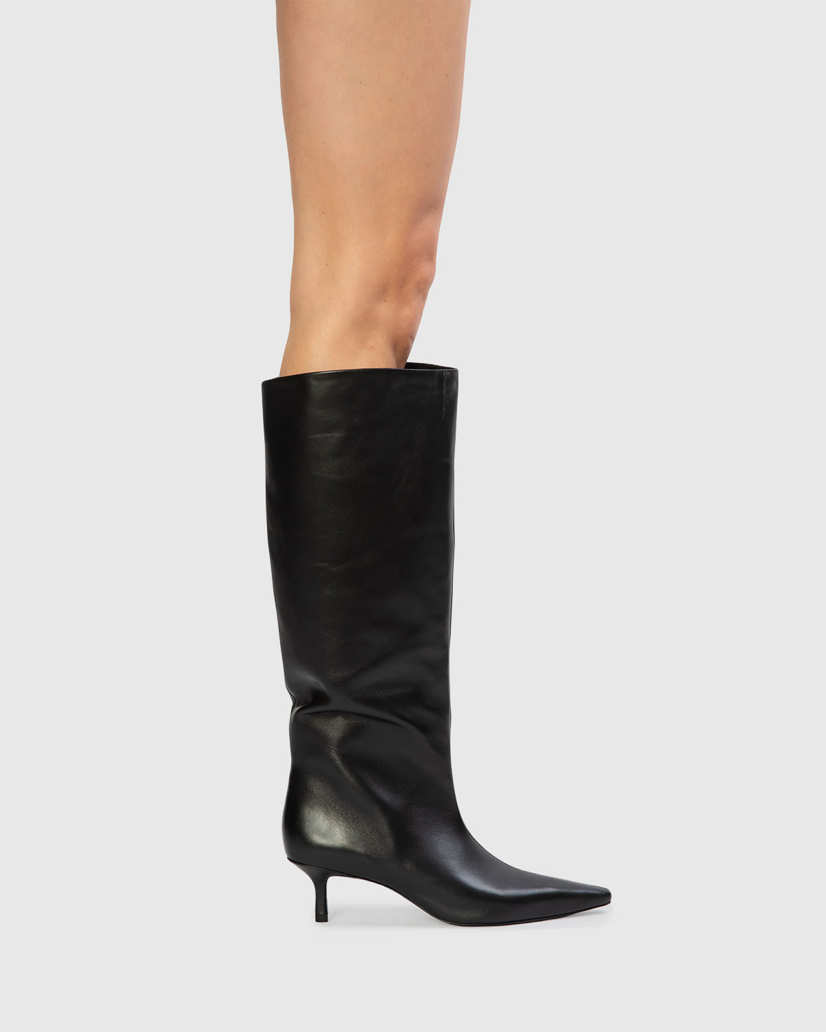 Sutton 50 in Black leather