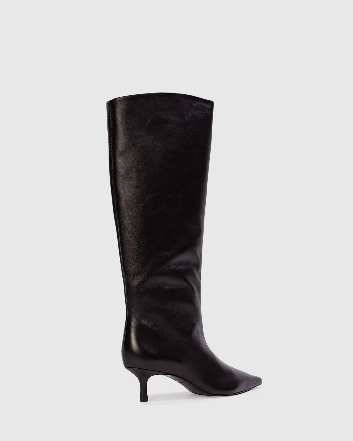 Sutton 50 in Black leather