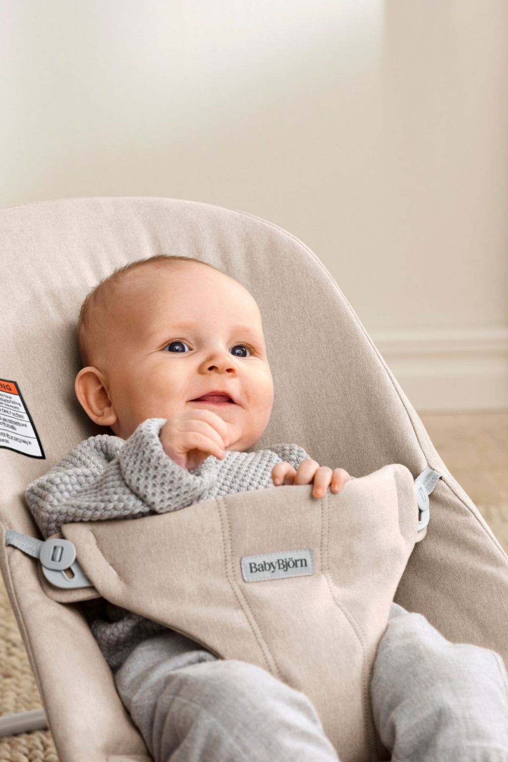 Bouncer Bliss in Woven Mélange Light Beige