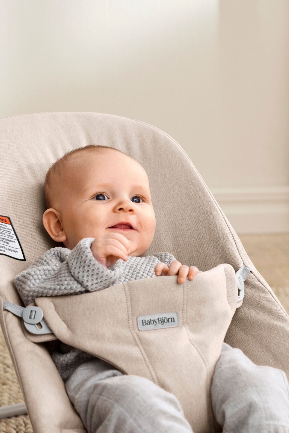 Bouncer Bliss in Woven Mélange Light Beige