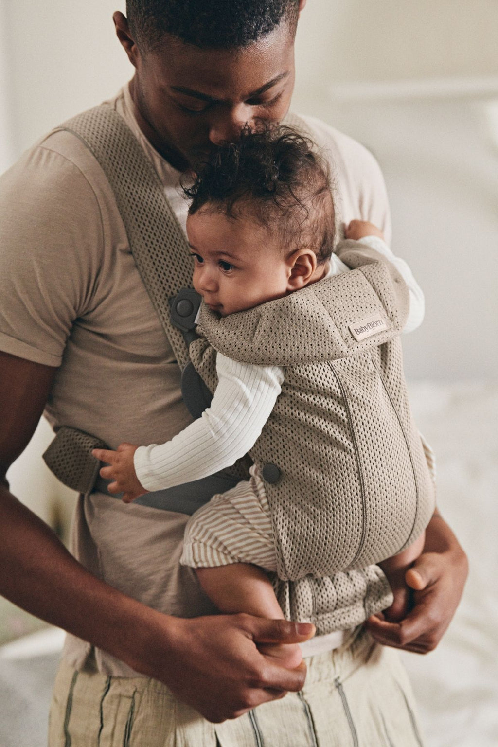 Baby Carrier Mini in Mesh Gray Beige