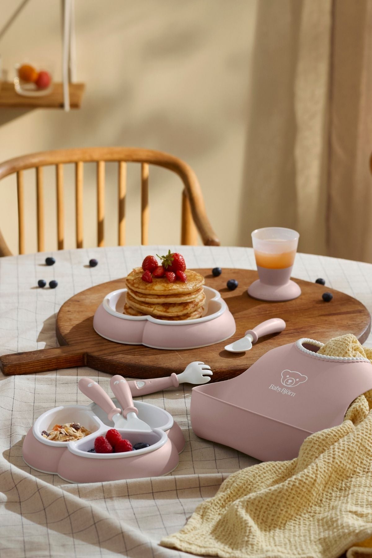 Dinnerware Set in Powder Pink, Set of 8