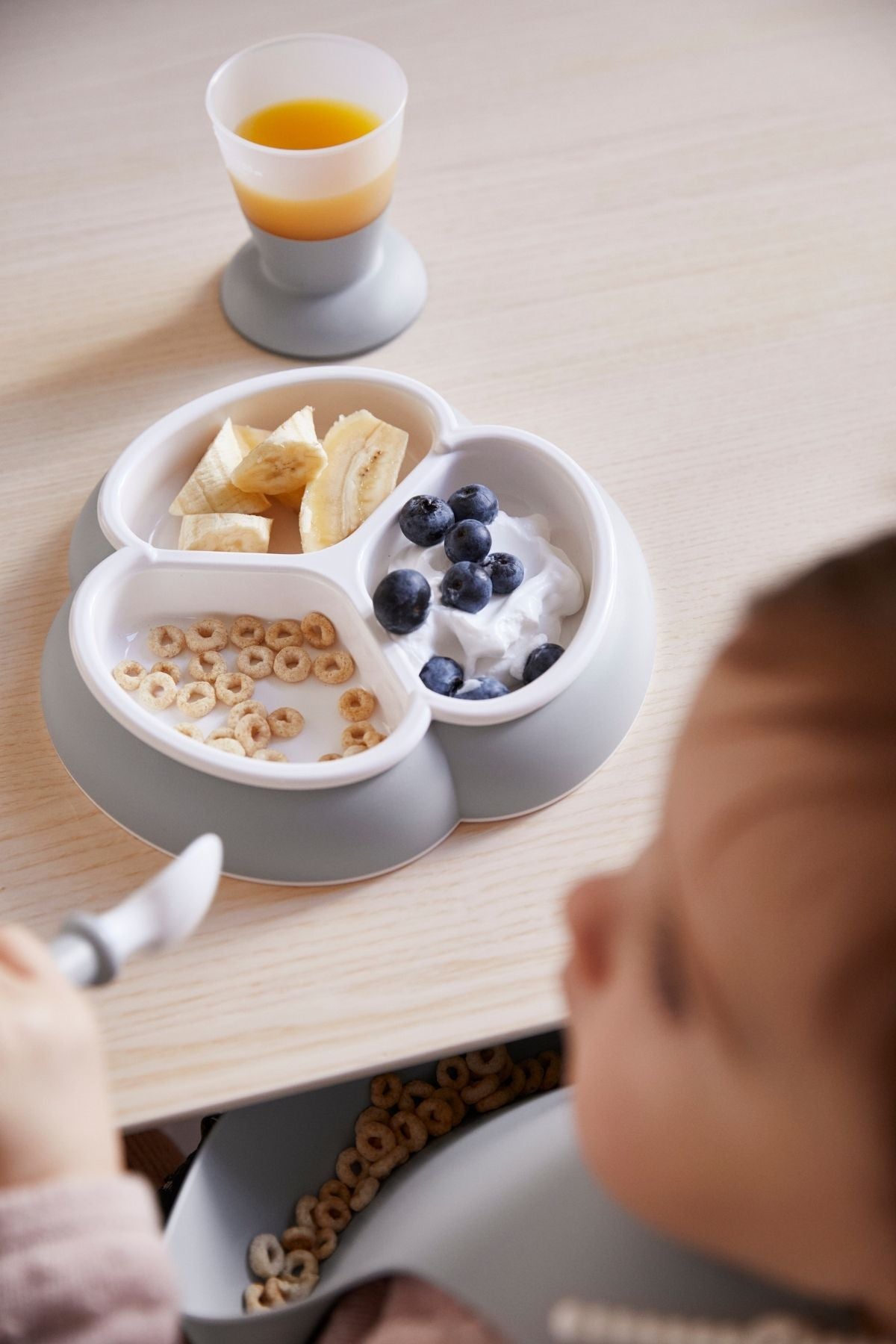 Dinnerware Set in Gray, Set of 8