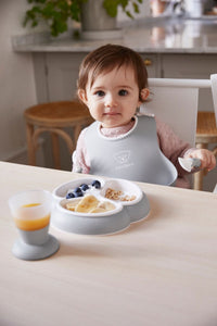 Dinnerware Set in Gray, Set of 8