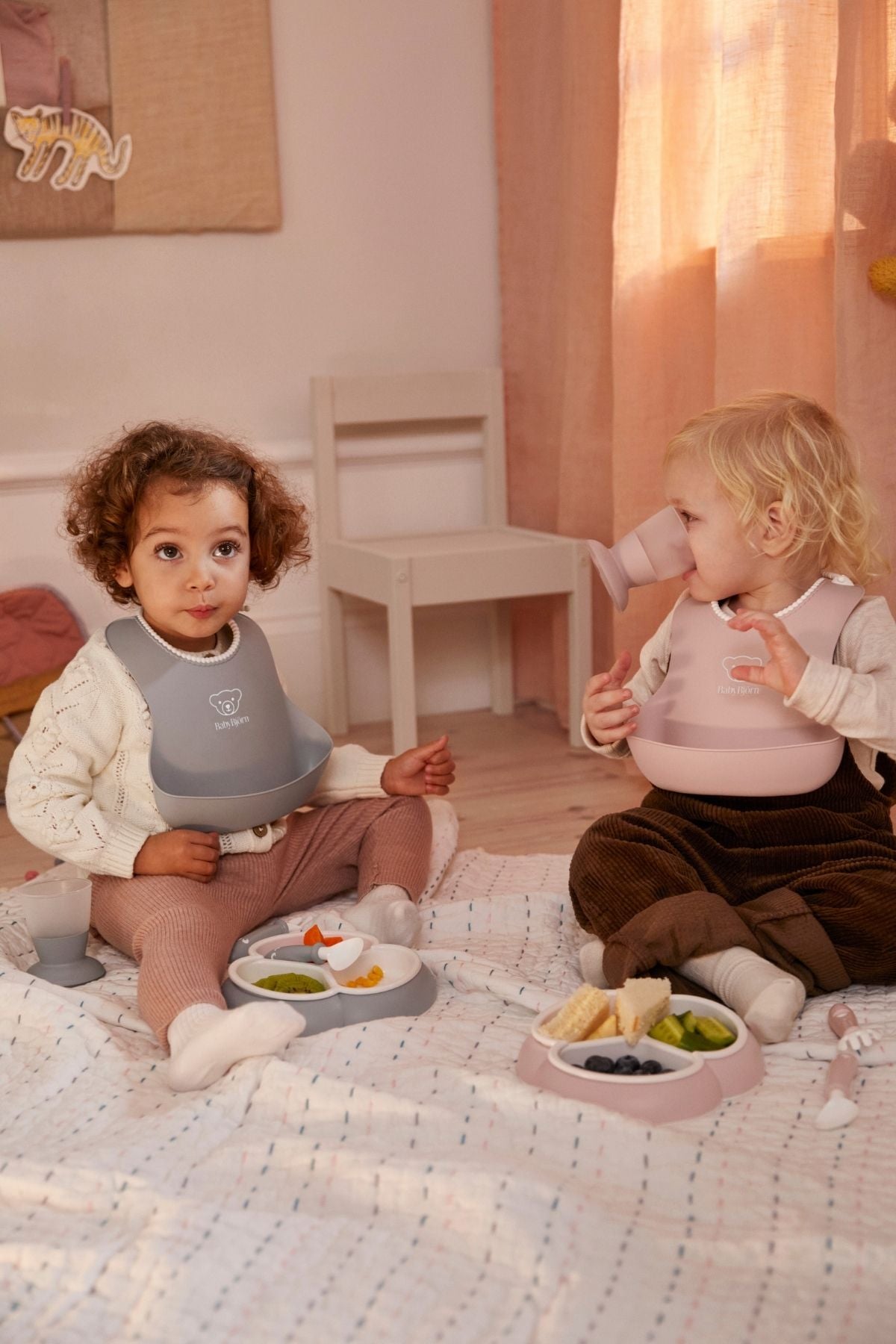 Dinnerware Set in Gray, Set of 8