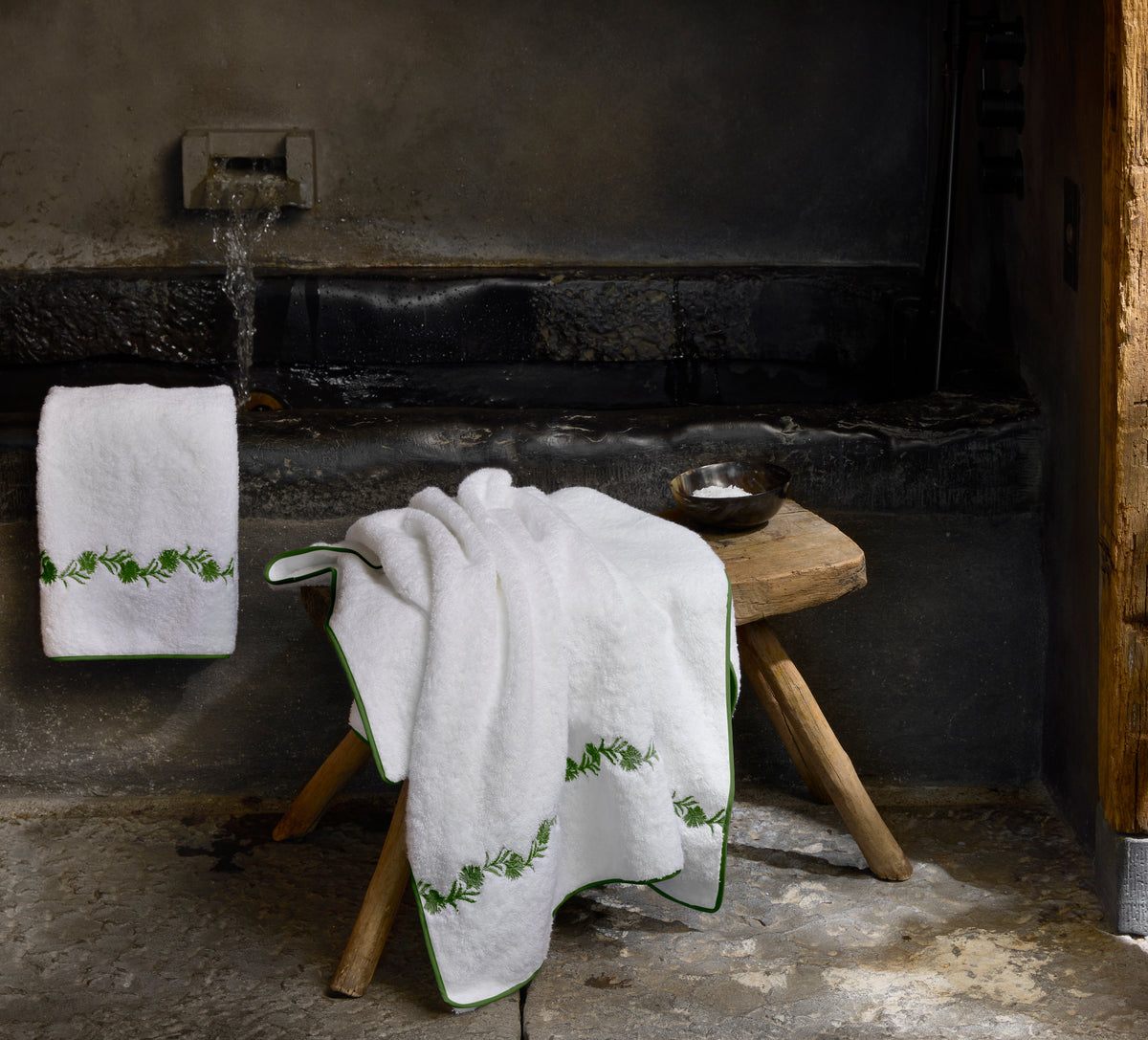 Daphne Bath Collection