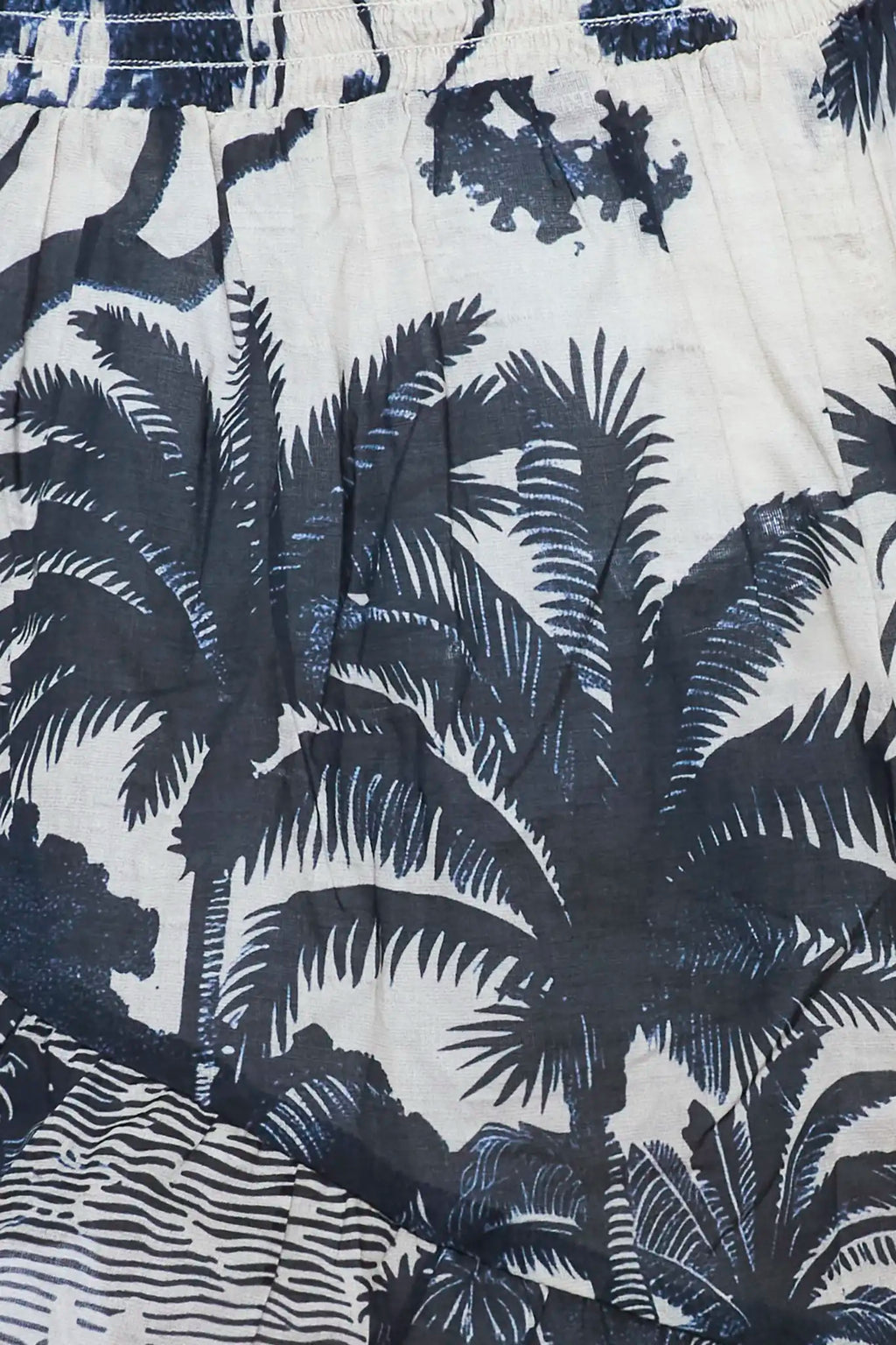 Close up of the eden short in Bermuda Toile. 
