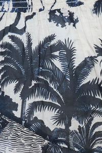 Close up of the eden short in Bermuda Toile. 