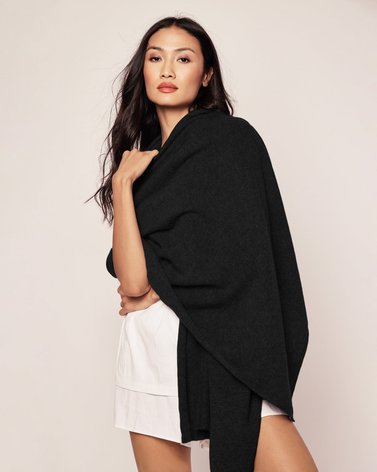 Women’s Cashmere Wrap in Black