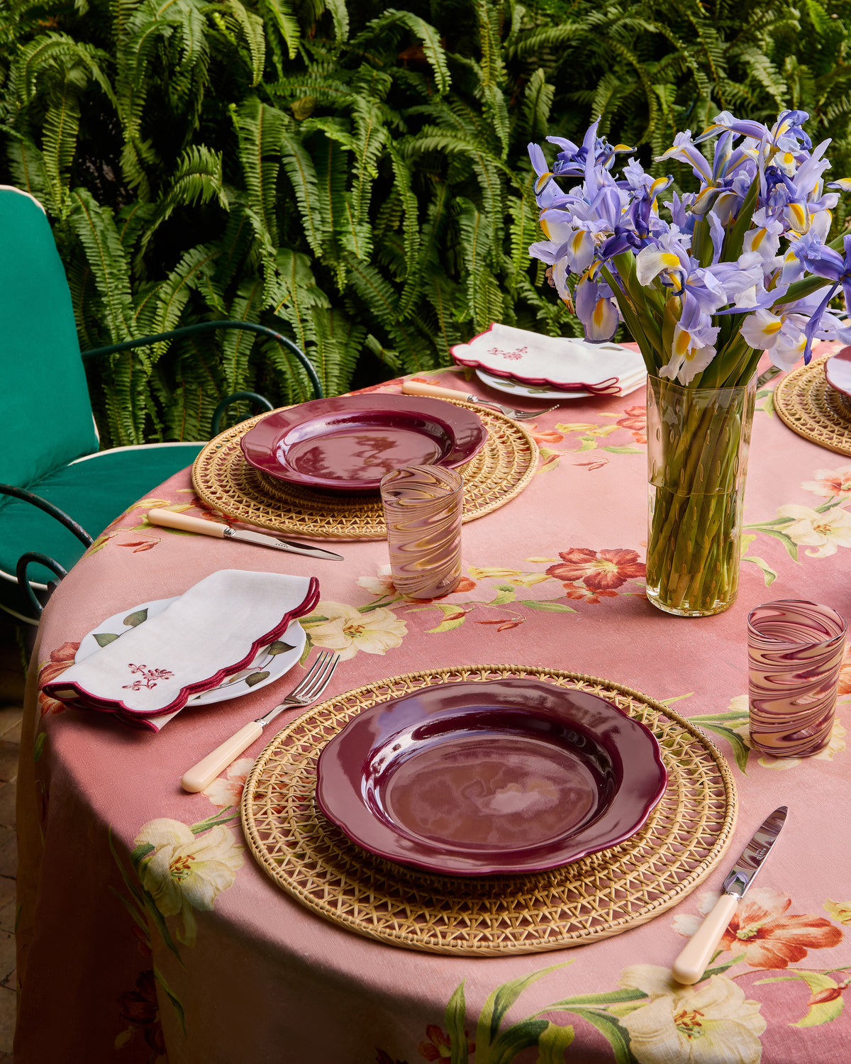 Fiore Dinner Plate in Burgundy