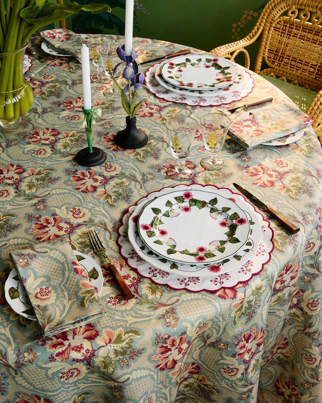 Ciclamino Porcelain Dinner Plate
